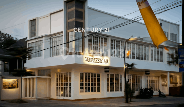 Residential and Commercial Space by the Main Road in Maguwoharjo