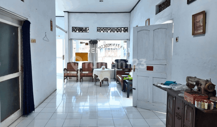 3 BR House by the Road Near Jec Ideal for Living and Business 2