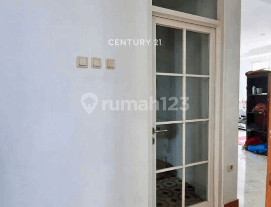 Residential and Commercial Space by the Main Road in Maguwoharjo 2