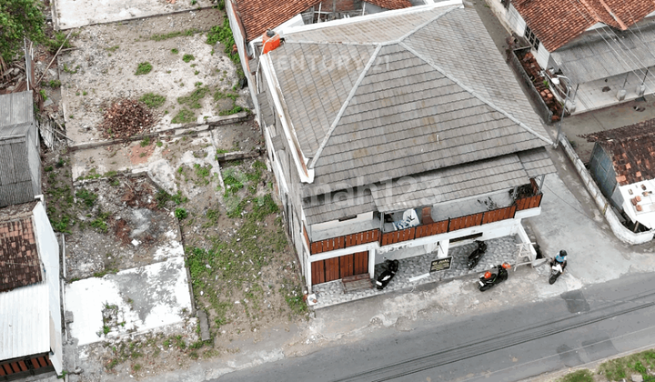 Building Suitable for a Main House and Boarding House Business in Prambanan 2