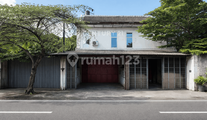 2-Story Shop House for Business and Residence in Janti Near JEC