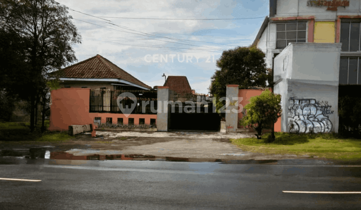 House with Extensive Land Near Bantul Hospital Suitable for Restaurant 2