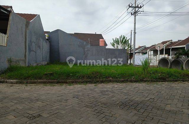 RUMAH JADE HAMLET IVORY III GRESIK 9288 1