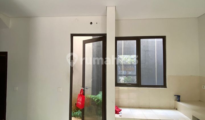 For Sale, Nice Unfurnished House in Vanya Park, BSD City 2