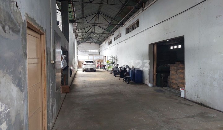 Warehouse + Office for Sale in Flood-Free City Center 2