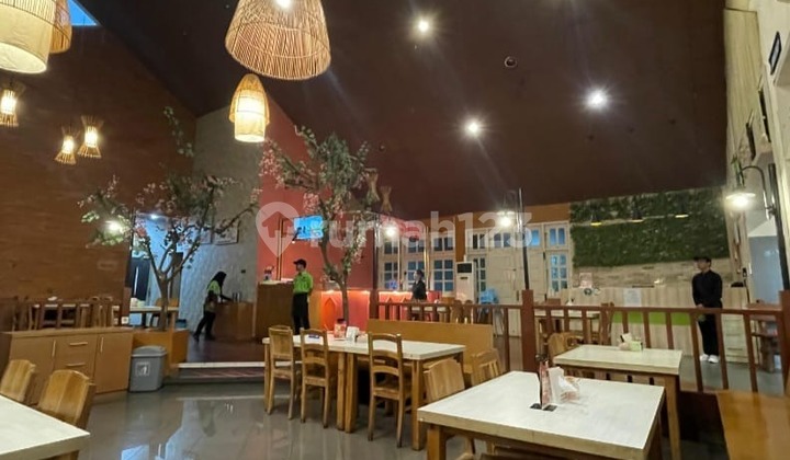 Ready-to-Use Business Space Suitable for Restaurant in Upper Semarang 1