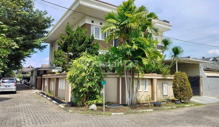 Rumah di Jalan Puri Anjasmoro, Semarang 2 Lantai SHM Utara 1