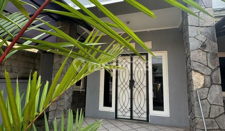 Pinus Regency One Gate System Arcamanik