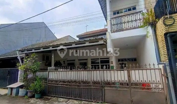 For Sale Ready-to-Occupy House in Margahayu Raya Area Near Mim Mtc