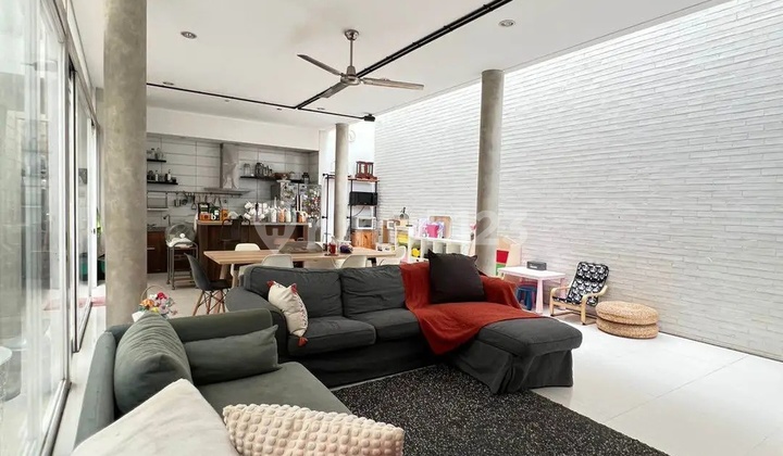 Rumah Semi Furnished di Suryalaya Cijagra, Lokasi Favorit