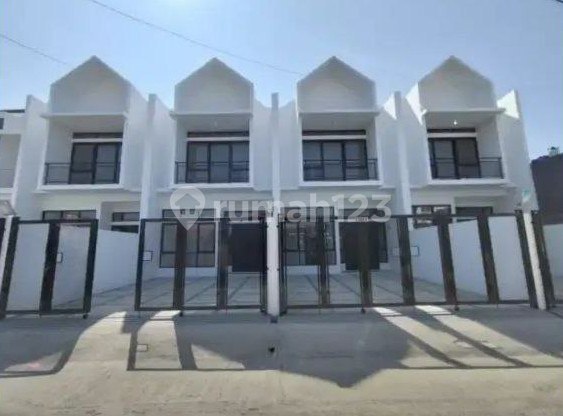 New 2-Story House in Cisaranten Arcamanik