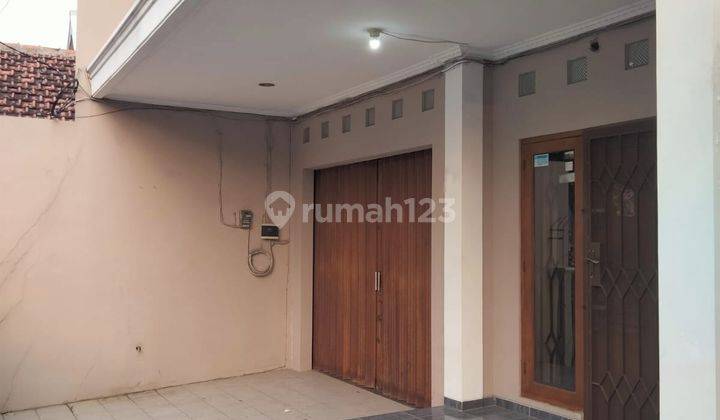 Rumah Luas Bagus Siap Huni di Jalan Seteran  1