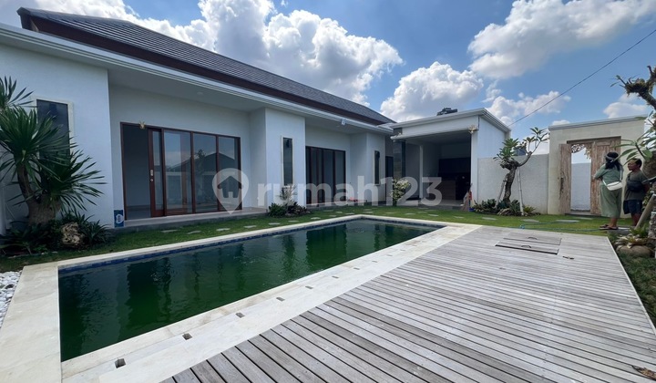 Brand new unfurnished 3 bedroom villa in Seseh with garden space for longterm rental just 5 minutes to Seseh beach