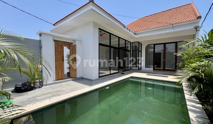 Brand new unfurnished 2 bedroom villa with enclosed living room in Seseh for longterm rental 