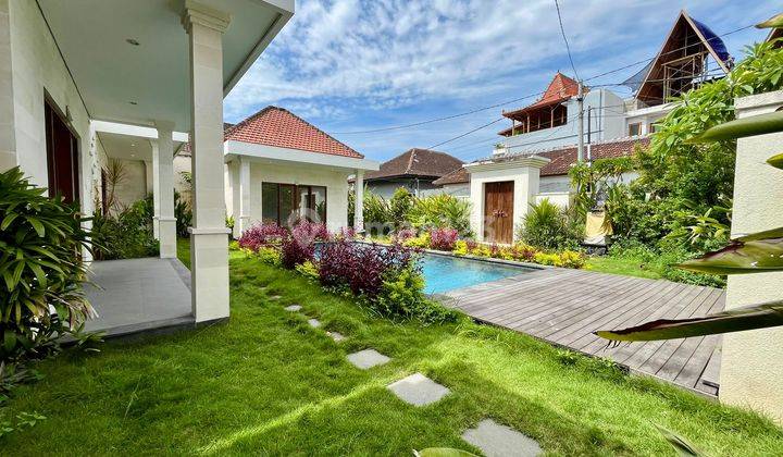 Semi furnished 3 Bedroom Villa With A Big Pool Sitting On A Spacious Plot Of Land 4are In Munngu Just 7 Minutes To Seseh Beach 2