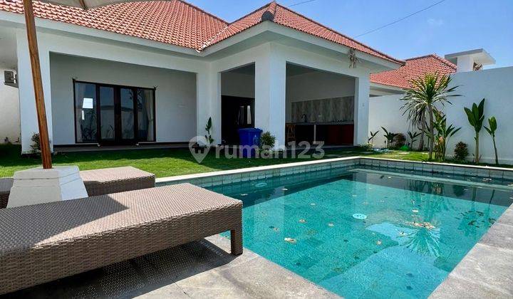 New Semi furnished 2 Bedroom Villa In Seseh Sitting On Generous Plot Of Land Just 3 Minutes 750m To The Beach For Longterm Rental 1