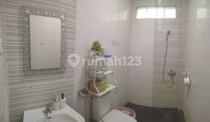 Rumah Strategis Full Furnished di Jalan Stonen Timur 2