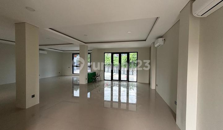 Ruang Usaha Strategis Bagus Siap Pakai di Dr. Wahidin 2