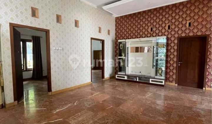 Strategic Good House Ready to Occupy on Durian Street, Banyumanik. 2