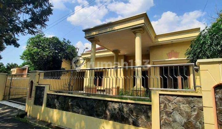 Strategic Good House Ready to Occupy on Durian Street, Banyumanik. 1