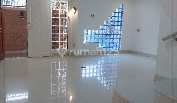 Jual Rumah Hook Tanjung Duren Harga Murah Cocok untuk Rumah Tinggal , Kost An Dll