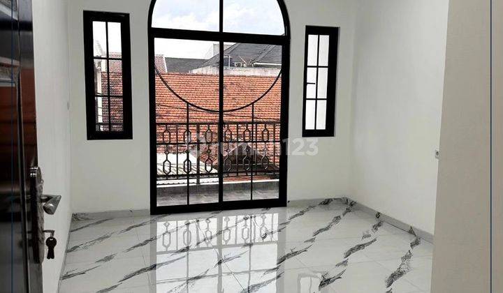 Dijual Rumah Baru Tanjung Duren 3 Lantai Murah 2