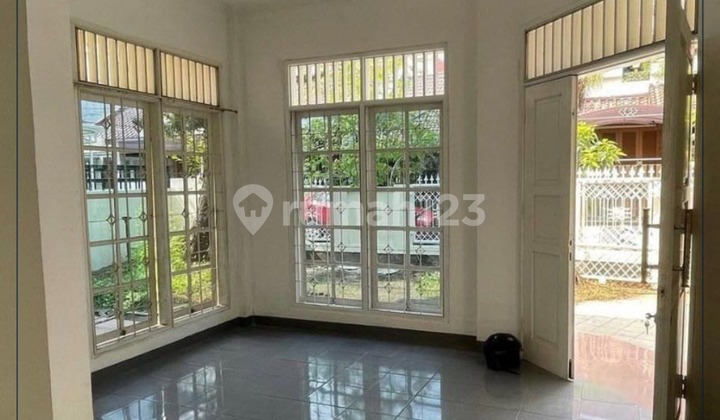 Affordable Luxury House for Sale in Kebon Jeruk Indah Complex, Ready to Live In, Comfortable 2