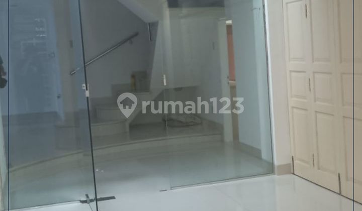 For Sale Luxury Corner House in Tanjung Duren Row 2 Ready to Move In with Car 2