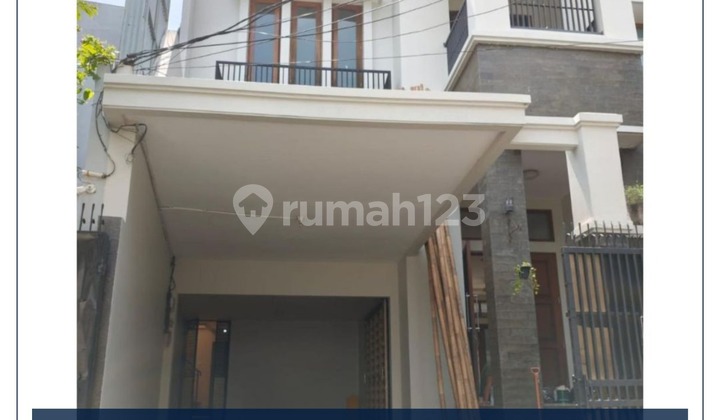 Sewa Rumah Kebayoran Baru Ada Kolam Renang Nyaman Siap Huni