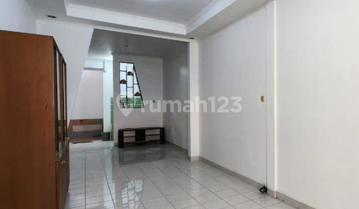 Rent a Comfortable Jelambar House, Ready to Live In, Already Equipped with AC and Wardrobe 2