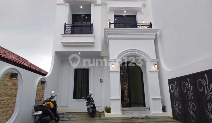 Rumah Modern Mewah ,sudah Shm Dekat Fasilitas Umum Di Jakse