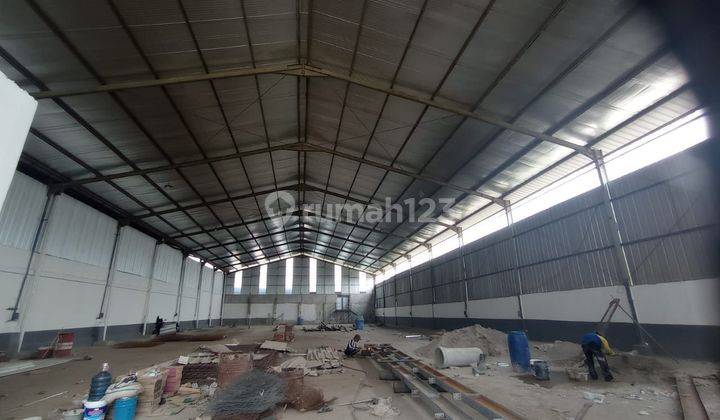 Disewakan Pabrik/Gudang + Office 
gunung Putri Bogor • Ada Crane • Akses Kontainer 40 Feet
• Lt -+11.000 M2
• Lb -+3.200 M2
• Parkiran Luas 
• Akses Jalan Raya  2