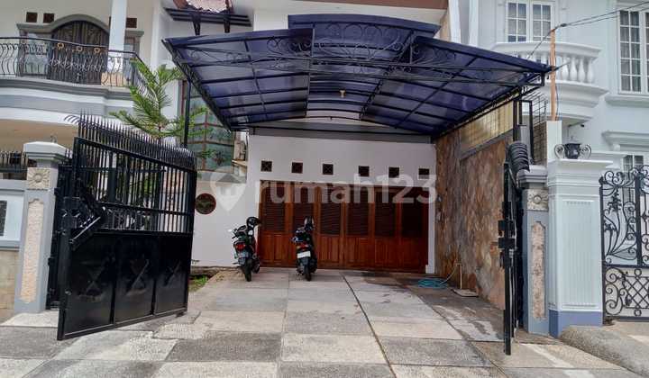 For Rent 2.5-Story House Pulo Nangka East Pulomas East Jakarta