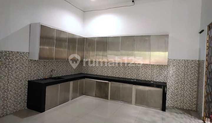 For Sale Rumah Di Wilayah Yang Tenang Dengan Pemandangan Lokasi Di Pusat Kota. Properti 2 Lantai Ini Berada Di Lingkungan Lokasi Di Pusat Kota For Sale Rumah Di Wilayah Yang Tenang Dengan Pemandangan Lokasi Di Pusat Kota. Properti 2 Lantai Ini Berada Di Lingkungan Lokasi Di Pusat Kota