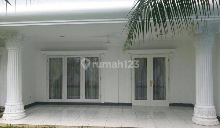 For Rent*
rumah 2 Lt + Basement = 3 Lt *mewah Luxury Nice Design Siap Huni*
puri Bunga Jeruk Purut 
jakarta Selatan
*cck U Diplomat Dubes*
luas *800m²/Lb 1000m²
*kt 4+1 =  5  Km  4+1= 5*
*swimming Pool*
*garasi Basement 6 Mobil* 2