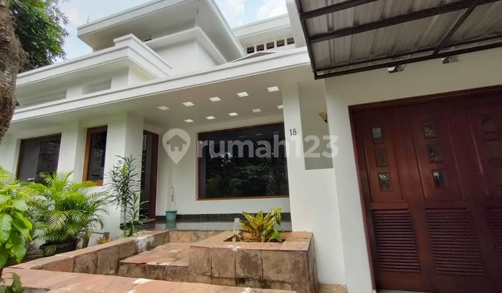 Sewa Rumah 3lt Siap Huni
mendawai Kebayoran Baru Jakarta Selatan
lt 220 M² / Lb 250 M²