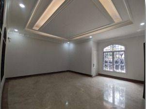 Dijual/Disewakan
rumah Mewah Di Menteng, Jakarta Pusat
• Lt : 925 M2
• Lb : 1.585 M2
• 2 Lantai + Basement
• Swimming Pool  2