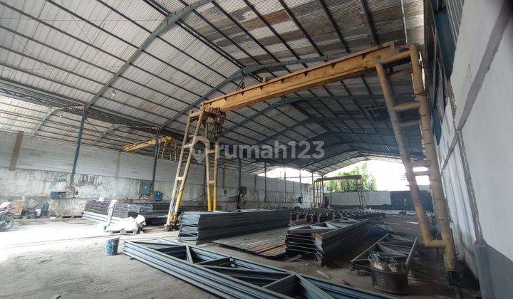 Disewakan Pabrik/Gudang + Office 
gunung Putri Bogor • Ada Crane • Akses Kontainer 40 Feet
• Lt -+11.000 M2
• Lb -+3.200 M2
• Parkiran Luas 
• Akses Jalan Raya  1