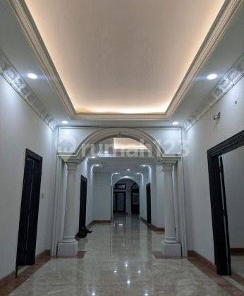 Dijual/Disewakan
rumah Mewah Di Menteng, Jakarta Pusat
• Lt : 925 M2
• Lb : 1.585 M2
• 2 Lantai + Basement
• Swimming Pool  2