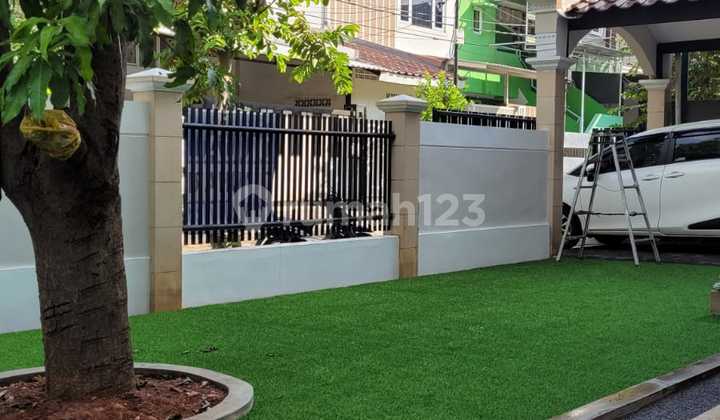 Sewa Rumah Hoek Siap Huni - Rumah Mewah American Classic Modern- Kelapa Gading 2