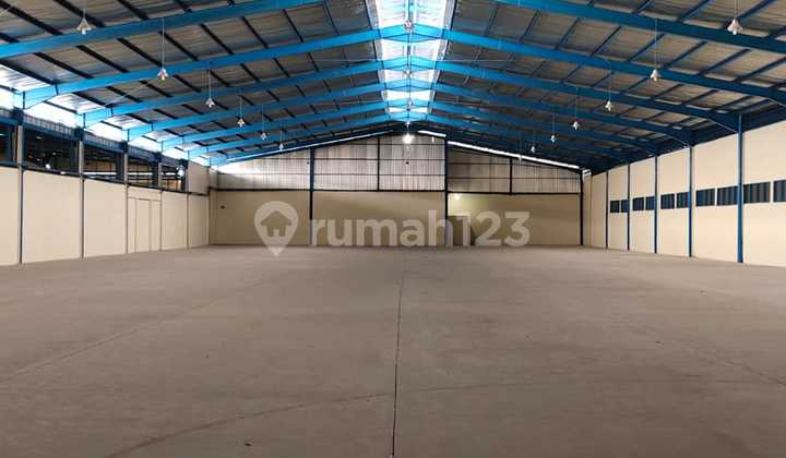 For Rent: Commercial Warehouse on Sultan Agung Main Road, Bekasi City. Land area 16,000 m². Building area consists of: • 2,000 m² (ready) • 1,200 m² (ready)