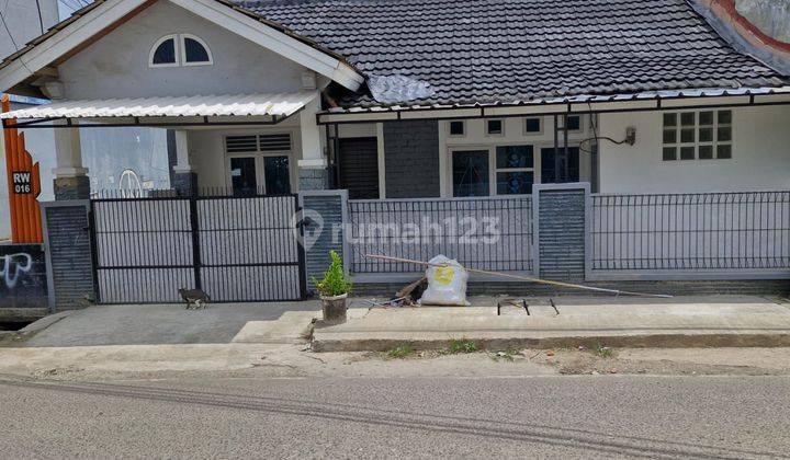 DISEWAKAN RUMAH PINGGIR JALAN FULL HOOK FULL RENOV LOKASI BINONG 2