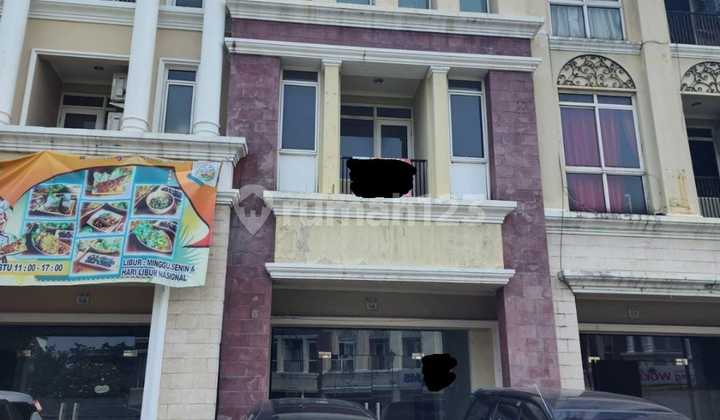 Disewa Ruko Graha Boulevard 3 Lantai Siap Pakai Full Renov Siap Usaha