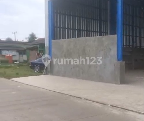 Main road location is suitable for access. Warehouse for rent only 350 million, ready to use.