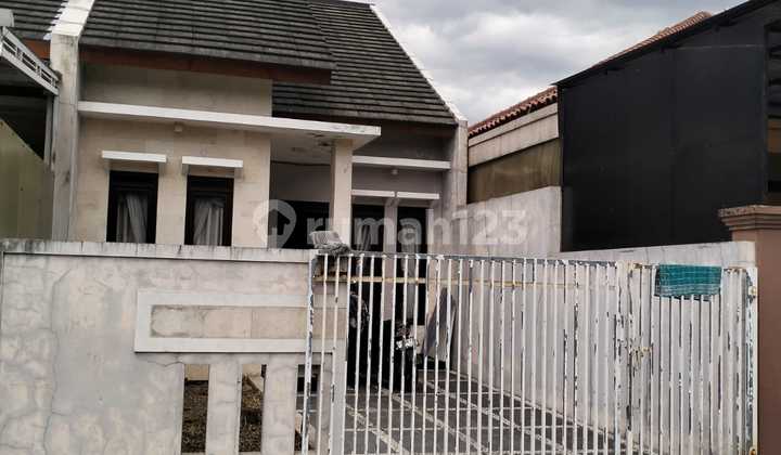 Ready-to-Occupy House in Cisaranten Kulon, Aecamanik, Bandung City