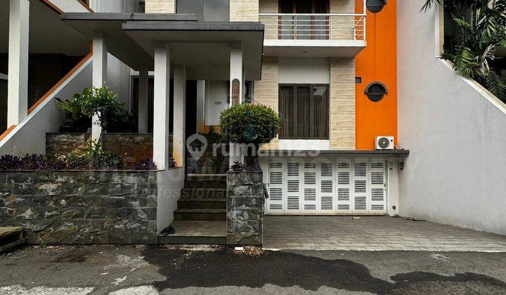 Townhouse Private Pool Dijual di Lebak Bulus Kondisi Rapi  2