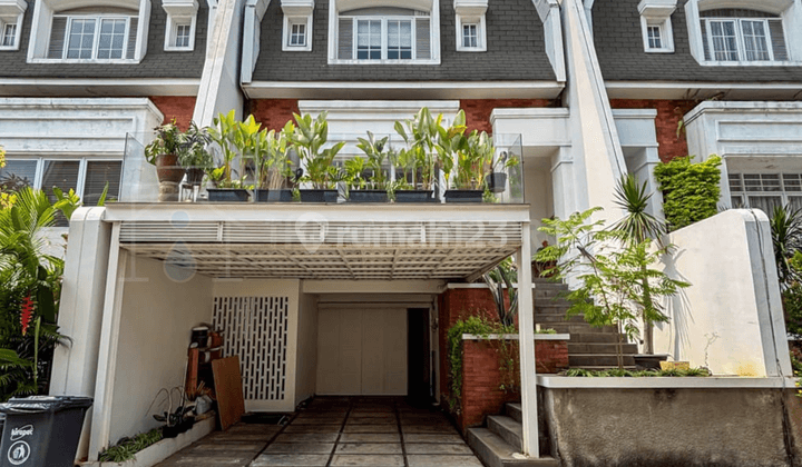 Rumah European Classic Veteran Jakarta Selatan Dalam Townhouse 2