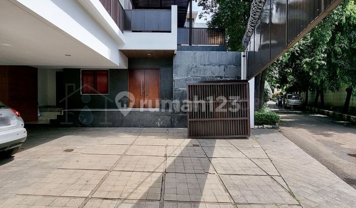 Rumah Komplek Elit Simprug Gole Jakarta Private Pool. 2