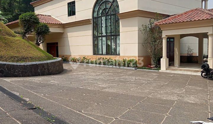 Villa Mega Mendung Puncak Fully Furnished Tidak Pernah Disewakan