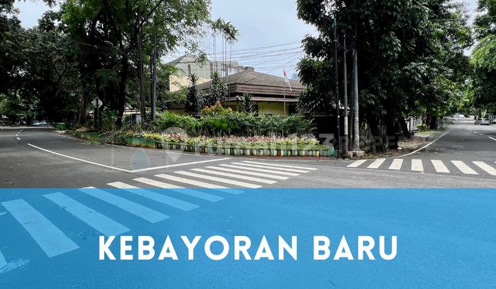 Hook House by the Main Road Good Neighborhood Exclusive Location Kebayoran Baru